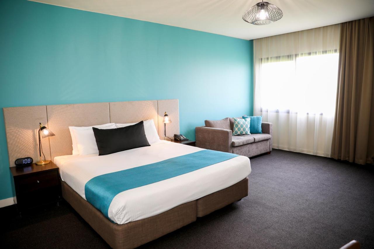 Mantra Melbourne Melton Hotel Екстериор снимка