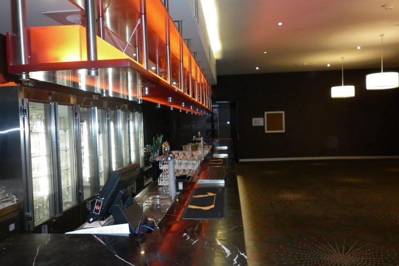 Mantra Melbourne Melton Hotel Екстериор снимка