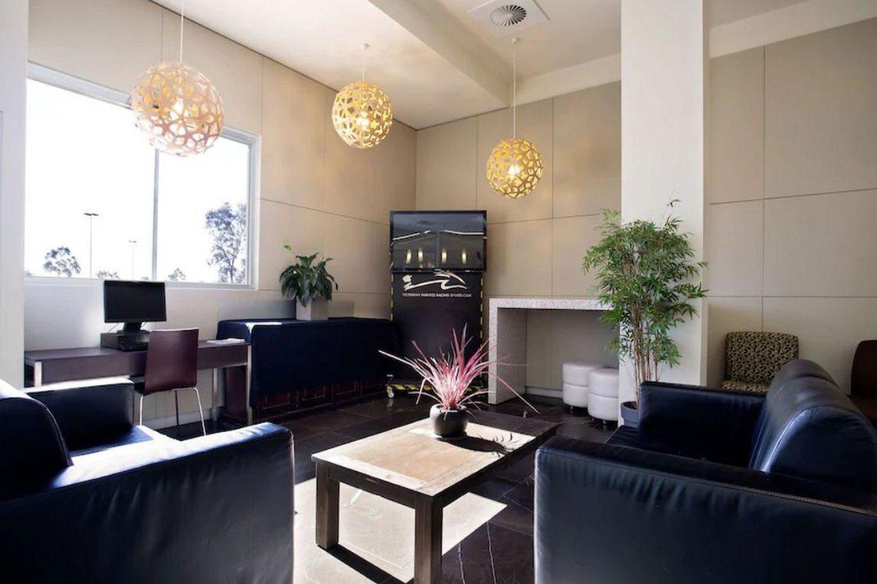 Mantra Melbourne Melton Hotel Екстериор снимка