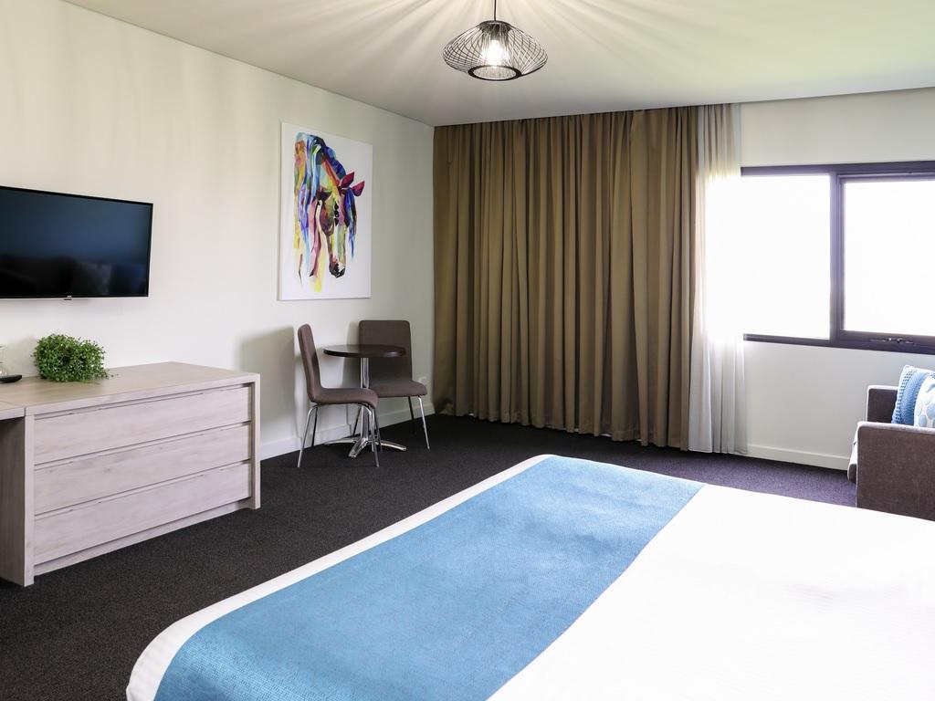 Mantra Melbourne Melton Hotel Екстериор снимка