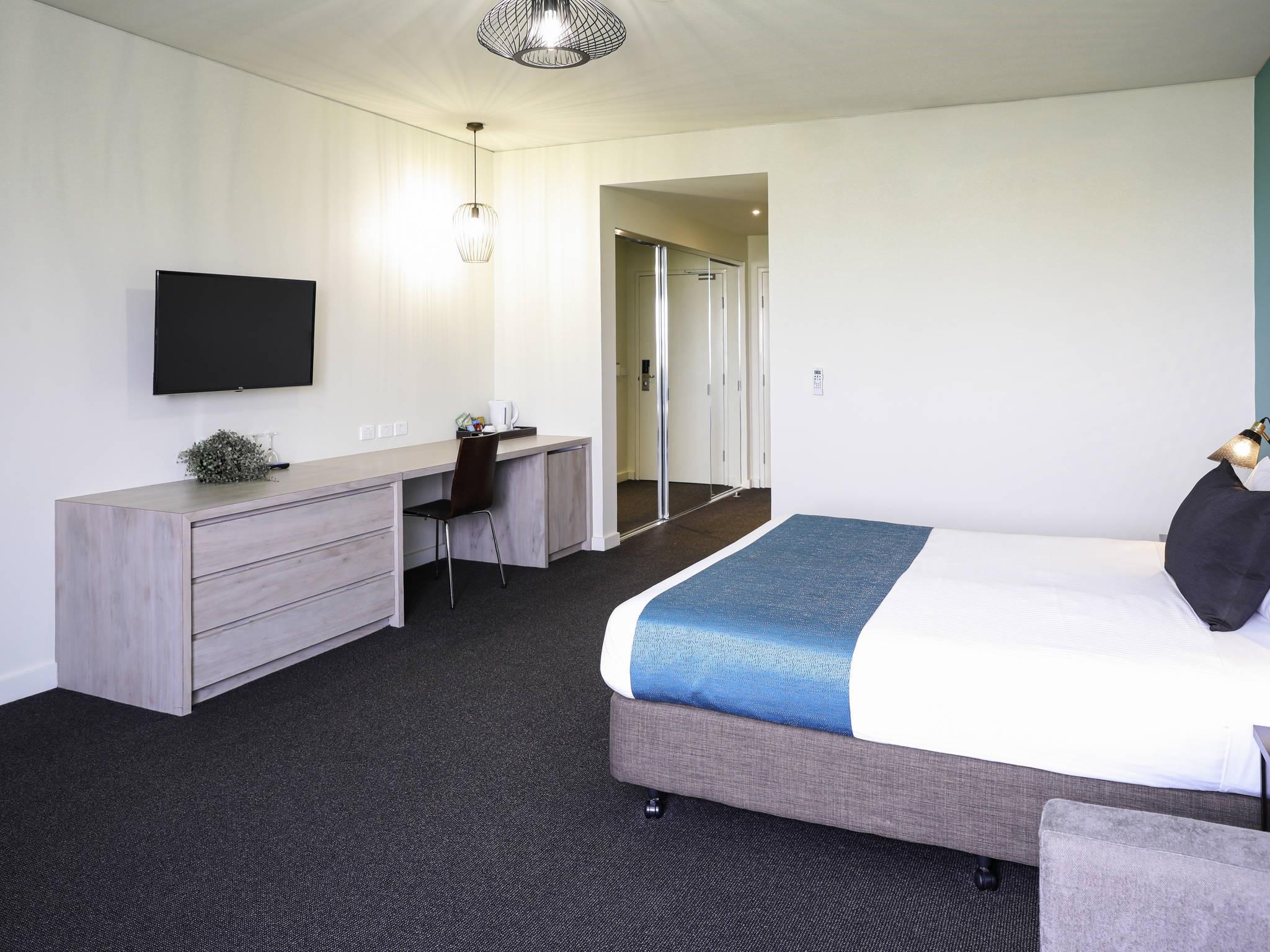 Mantra Melbourne Melton Hotel Екстериор снимка
