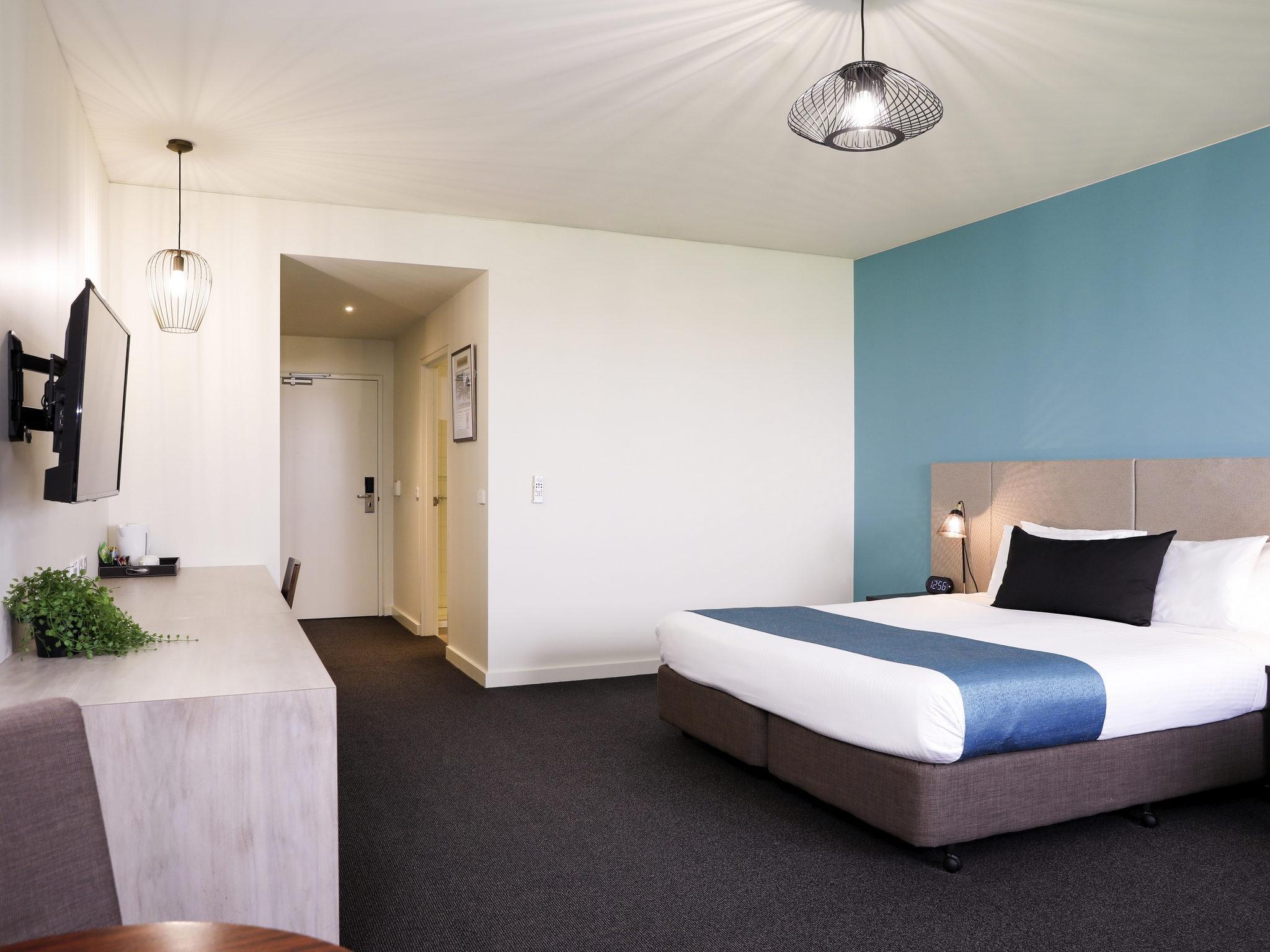 Mantra Melbourne Melton Hotel Екстериор снимка