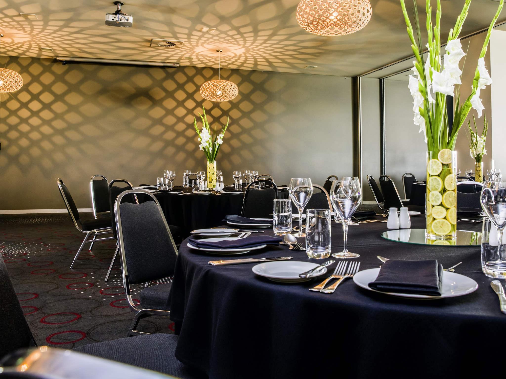 Mantra Melbourne Melton Hotel Екстериор снимка