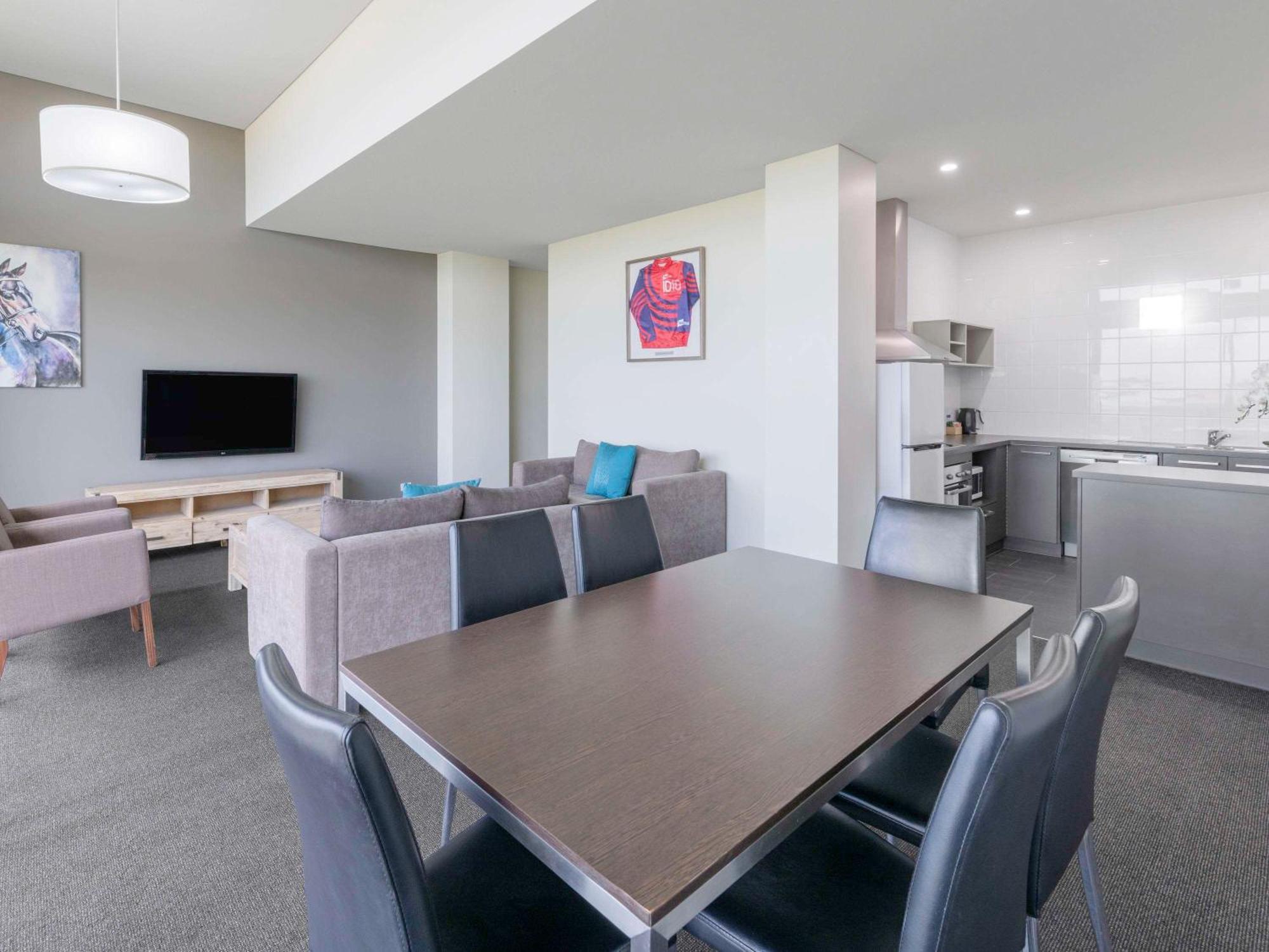 Mantra Melbourne Melton Hotel Екстериор снимка