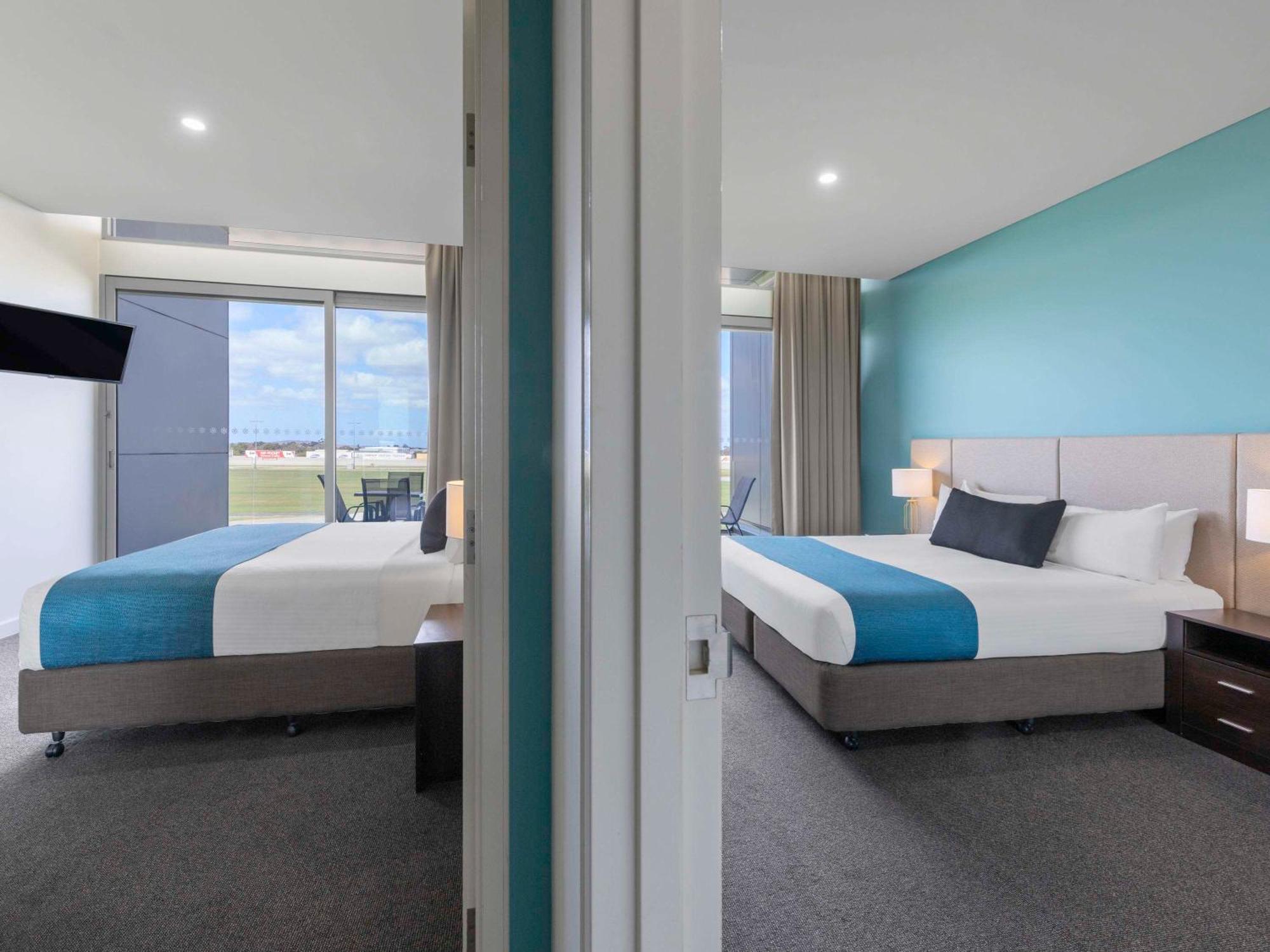 Mantra Melbourne Melton Hotel Екстериор снимка