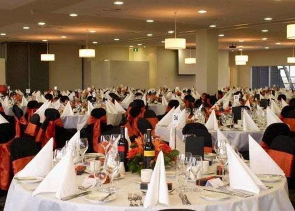 Mantra Melbourne Melton Hotel Съоръжения снимка