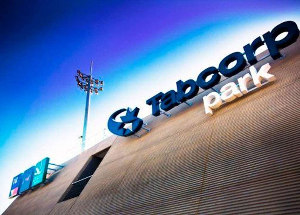 Mantra Melbourne Melton Hotel Удобства снимка