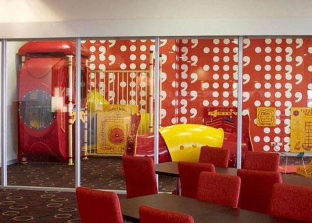 Mantra Melbourne Melton Hotel Удобства снимка