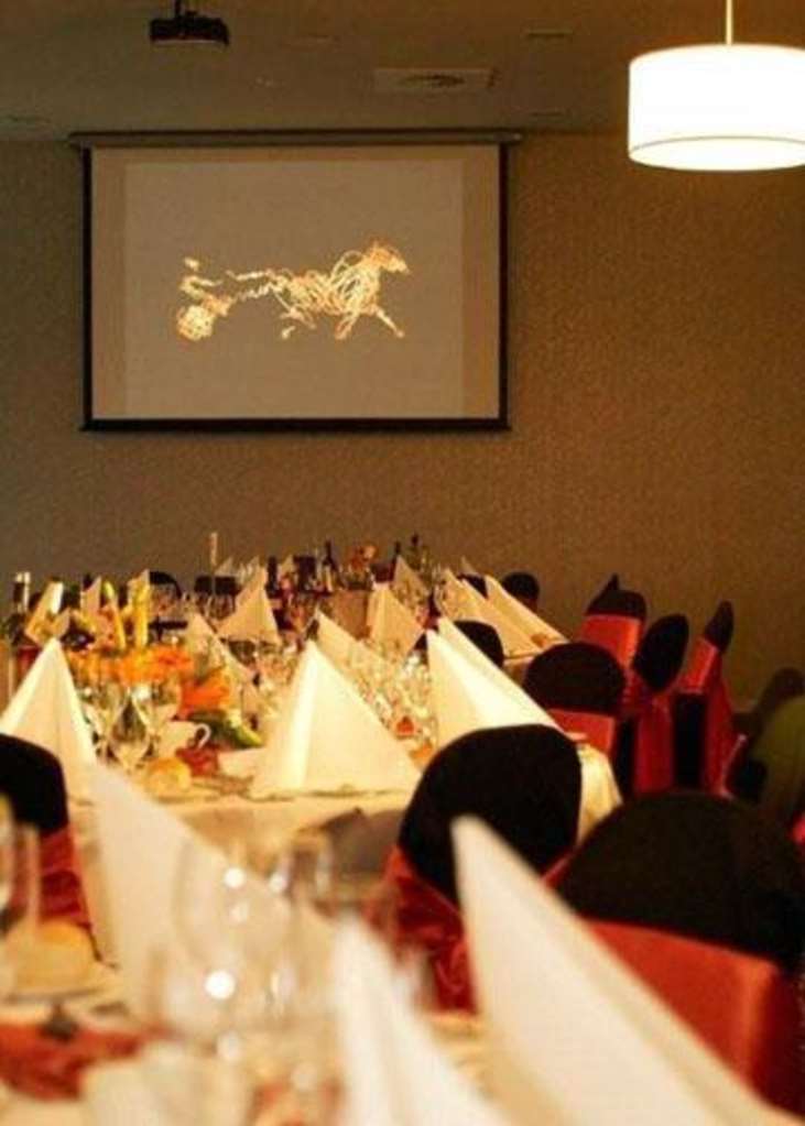 Mantra Melbourne Melton Hotel Съоръжения снимка