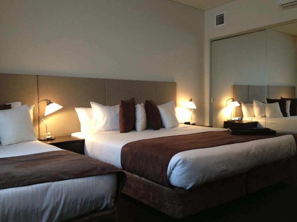 Mantra Melbourne Melton Hotel Екстериор снимка