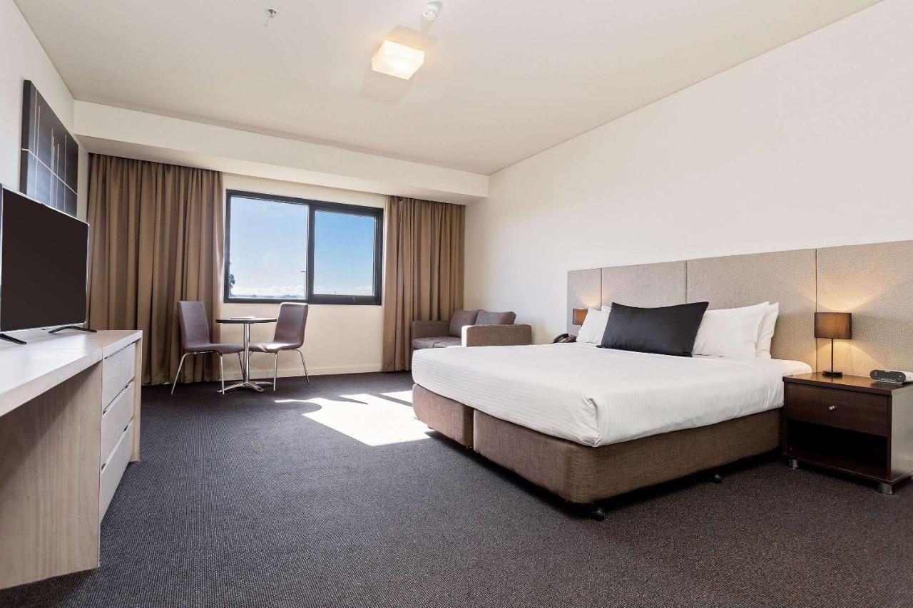 Mantra Melbourne Melton Hotel Екстериор снимка